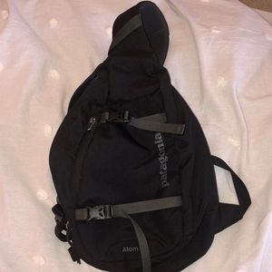 Black Patagonia 8L atom sling bag!